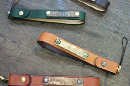 真鍮付きストラップ