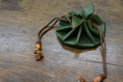 革巾着小銭入れ